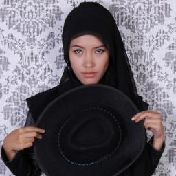 idealist, perfectionist, but still Realistic.. I ♥ Green. I ♥ Peace. I ♥ Friends. I ♥ my Family. and the most of all, I ♥ Allah...!! #GreatMuslimah