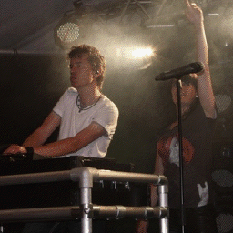 HeeeyPeter's profile picture. Toetsenist JetSet LIVE, @jetsetband, Vader-van-4, Tipi-kamperen, Lapland, Kanovaren, Landcruiser