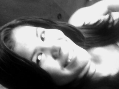 vivo en venezuela tengo 16 años me gusta la musica y muchas otras cosas mas y vivir la vida al maximo y si la quieres vivir como yo sigueme y te sigo