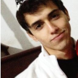 Não sou colírio, acho ridículo fazer coração com a mão. Odeio gente falsa. Namoro a @amandavarella_ . Se quiser me seguir, siga; Mas não espere nada em troca.