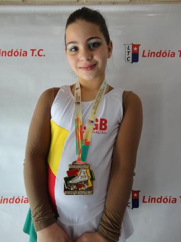Amo patinar, ginástica artística, ver filmes, tomar banho, minha família e os pastores e principalmente Jesus!