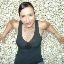 SritaSocial's profile picture. Comunicóloga con MBA, Social Media Entrepreneurship. Exploradora de la Inteligencia Social, amante de las letras y mundo corporativo. Idéatica, Ecléctica.