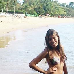 Jamais perca seu equilíbrio,Por mais forte que seja o vento da tempestade,
Busque no interior o abrigo ♪