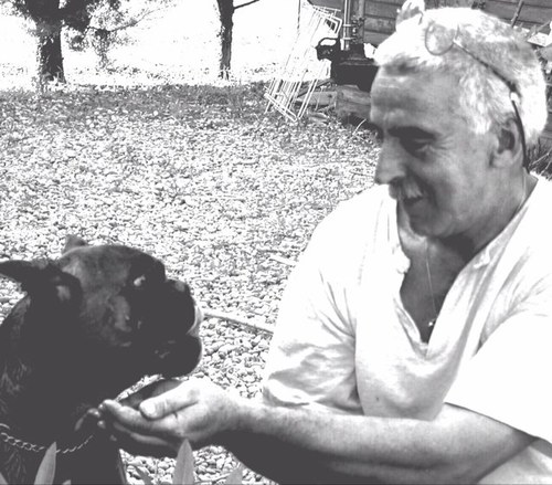 Nato a Roma, ex macchinista fs, attualmente vive al camping du Pont De Lunel osservando il tempo passare.