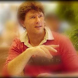BINETTI is a French pop music songwriter, which takes us into his world both romantic and rhythmic in which each of us can recognize a time of his life.