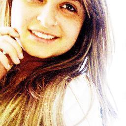 15 anos, chata, feia, o resto vc descobre :)