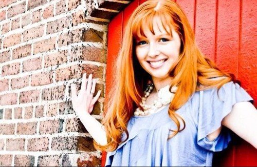 LynnzLuLu89's profile picture. Coffee Queen, Cupcake Connoisseur, Amateur Jetsetter, Bibliophile