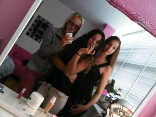my girls ; @xJaleesaN ,@kieshababey en @lisannelisannex