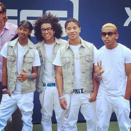 #TeamFollowBack #TeamMindlessBaby
My quotes are #TotallyMindless 
Sister Account @ThenIRelySaying