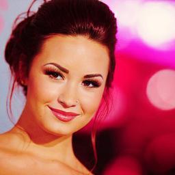 Hola :D 
Sono quella Bonazza della Lovato, ogni ragazza vorrebbe essere come me. 
Love, sex *kiss*, Durex! ♥
#ItalianFake #AskforFollow :)
#LOVEYOUALL ♥♥