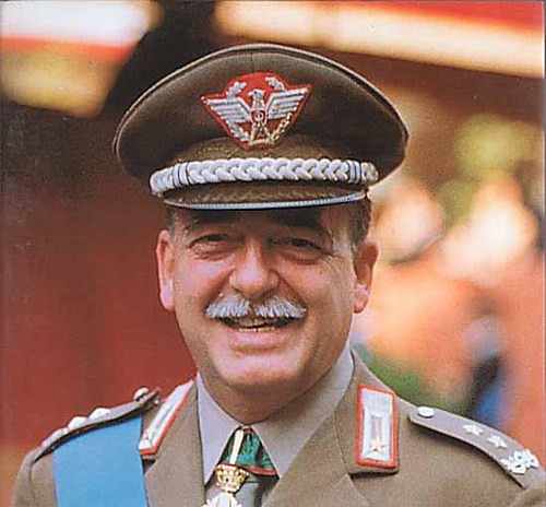 Alberto Dalla Chiesa, generaal van Carabinieri, bekend voor zijn inzet voor de strijd tegen het terrorisme van de Zutphense gemeente ook genoemd maffia!