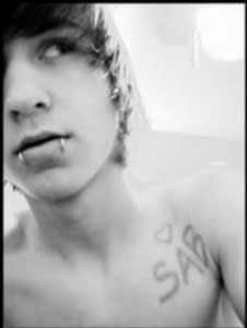 hi im riley c; i love BVB,BOTDF, and SWS c; well im an outcast im 15 (: and i give great advice c: follow me i follow back cx'