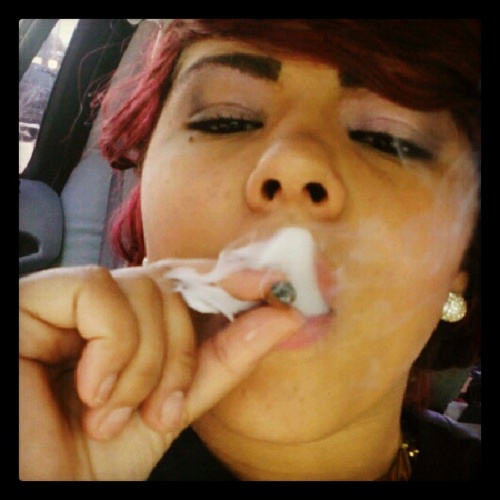 Single Love Woman Smoker Still In School Libra $$$ 90sbabys Sept30 Tatted yellabone