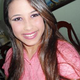 18 anos. Libriana. Pré-Universitária. Namorando.