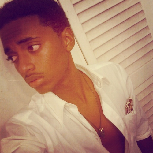 In God i trust .BASKETBALL =LIFE|17|CEO of LOYALTY ORDER AND DEMAND|RAPPER|ATHLETE|#TEAMJAMAICAxINDIA|#TEAMFOLLOWBACK|