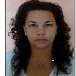 Sou mãe,amiga,companheira e gosto muito de curtir minha família.