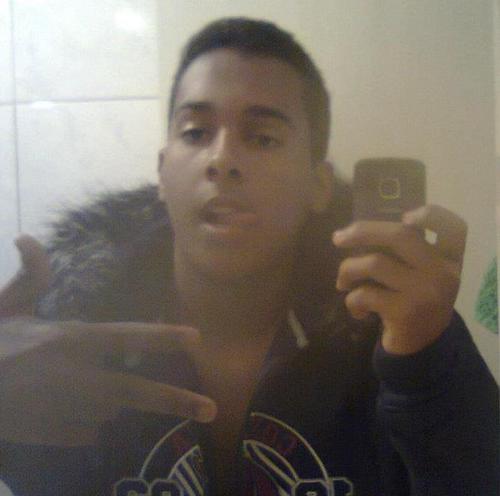 Adoro qe me iinvejem e me odeiiem .
- Poiis . ngm inveja o feiio . nem odeiia o fraco ...