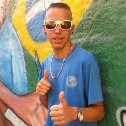 NÃO DEIXƋ SE LEVƋR POR PƋLƋVRƋS BONITƋS . POR TER MENTE FERTIL Ƌ VIDƋ ENSINOU Ƌ SER FRIO & CƋLCULISTƋ . ! 
a rua é nóiis..
