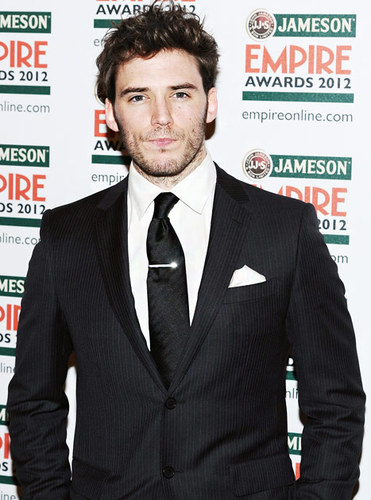Meu nome é Finnick Odair, quer cubos de açúcar? Tributo masculino do Distrito 4, casado com Annie Cresta. Que a sorte esteja sempre ao seu favor!