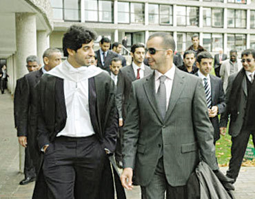 باتشلر في العلوم السياسية ودبل ميجر إدارة أعمال من PSU وماستر في العلوم السياسية من CSULA.  الله ثم الوطن ثم الرئيس.   اترككم مع مفضلتي وتغريد