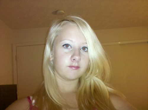 211Malissa's profile picture. Hi! ^_^ im blonde and hve green eyes...i can b ur friend or ur enemy its ur choice....im shy @ first but get to knw mi and im rlly fun to b with