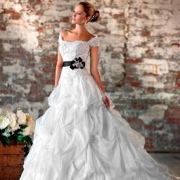 Premier Bride's Perfect Dress is located in Fresno, CA and offers dynamic service, the latest designer gowns and a unique wedding gown shopping experience.