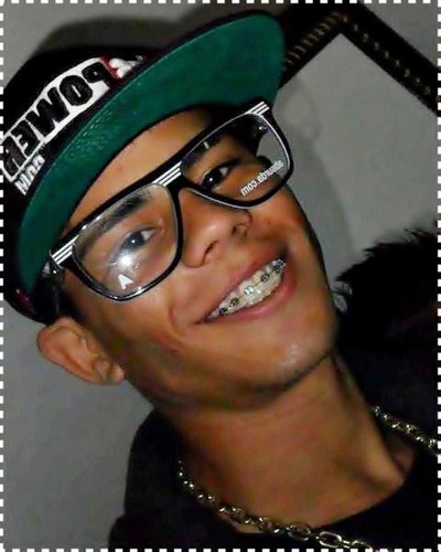 Fã Clube Dedicado ao melhor mc do mundo @Mclon_oficial .Criado no dia 3/10/2012 ainda nao foi OFICIALIZADO :/ mais logo logo vai ser (yn tt amo de mais AIRON ♥