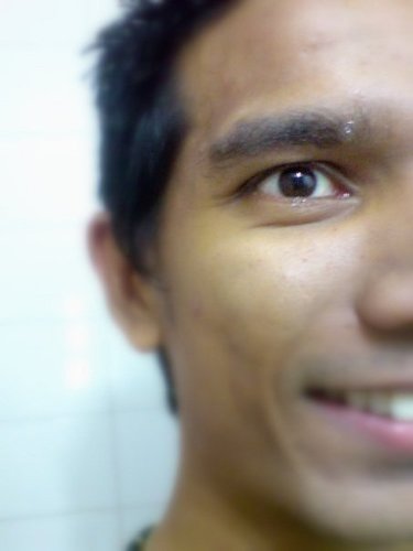 padawan javascripter, gluttonous foodie, fervent trekkie, over all nice err geek guy.