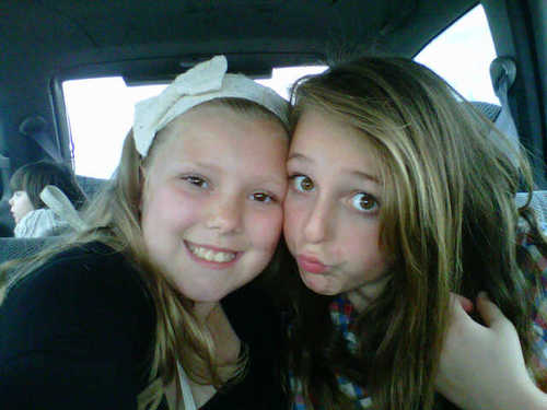 poppygates132's profile picture. My friends say I'm funny and a good singer ! I love to sing and dance! xxx