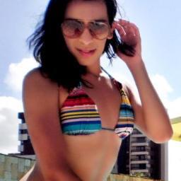 Escorpiana,amigável,feliz,flamenguista,indomável,determinada... ;*