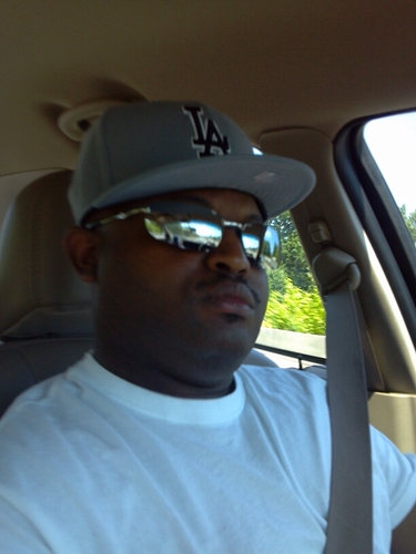 One of the coolest guys u will ever know. Just want u to love me for me.