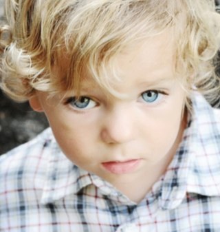 I'm Luke Augustus Moran, adopted son of @ConsultantKing and @ItsCol_Moran. They say I'm the white sheep of the family... What's a white sheep? // #RP #Sherlock