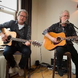 {[2(stem)]+[2(gitaar)]+[2(bluesharp)]+fluit+mandoline}*(blues+folk+pop)=SLOW_TRAIN