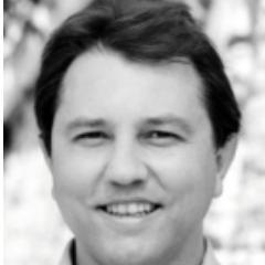 Avocat depuis 2005 en droit de l'informatique, de l'internet et de la propriété intellectuelle. Magistère en droit.