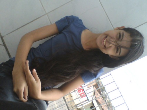 Sou uma Garotinha Linda , extrovertida , admito que sou chata ás vezes...  Mais sou uma menina Meiga. Sou amiga, Sonhadora e Serva de Deus ~*