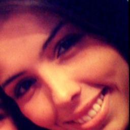 Pernambucana, 26 anos,  Administradora,que ama ser filha, irmã, tia, amiga e estar amando. Que tem uma família linda e vive sua vida da melhor maneira..