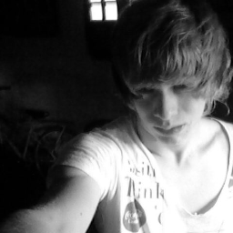 sou Dj tenho 18 anos sou amigo legal / curto musica eletronica,pop,hiphop