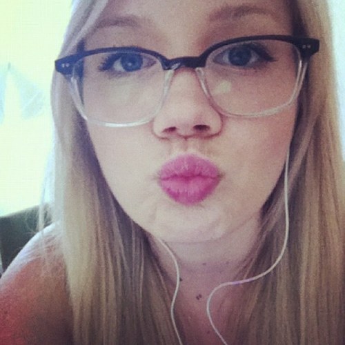 Hey! its not Lisa the youtuber thats madly in love with Shane Dawson :) but close enough! Im just a RP/FL. Single