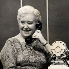 _TweetingClock's profile picture. You think these numbers are random? Look carefully; think again!

(Every tweet guaranteed to have been twat completely by hand.)