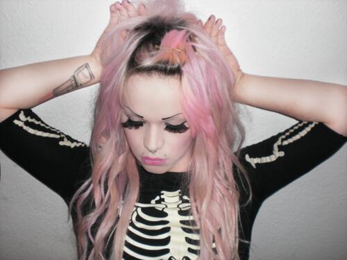 SebastianSimon_'s profile picture. Androgynous and loving it.