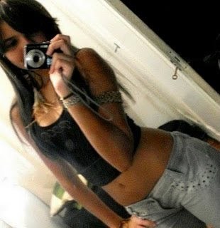 Adoro ouvir musicas,face,msn,twitter,tumblr,etc..