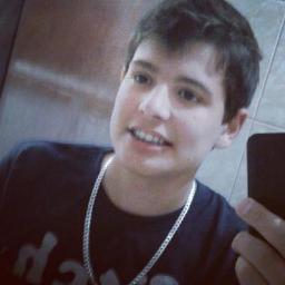 Sou Gabriel Oliveira tenho 14 anos, gosto de jogar bola e andar de skate