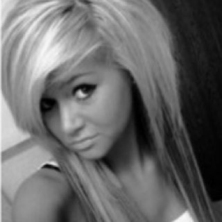 im a bi , love ma bitches , you wanna b mi friend drop me a follow then tweet you! xxx