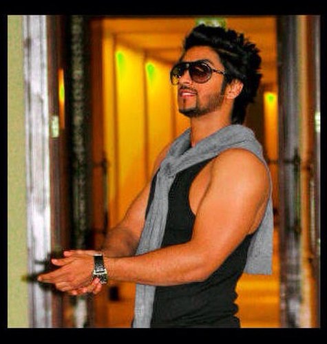 90_jsm's profile picture. boya 3mri 21 single 3booo6 a7b elhbl w el3b6 w elsh3r a8rb rb3i rshood @lord_al3nzi