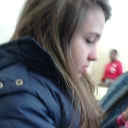 Prazer Damaris, 14 anos , virginiana, coca,ciumenta, apaixonada, chocolatra, São Paulina, amada e amiga de todos. Msn: damaris_gehm@hotmail.com