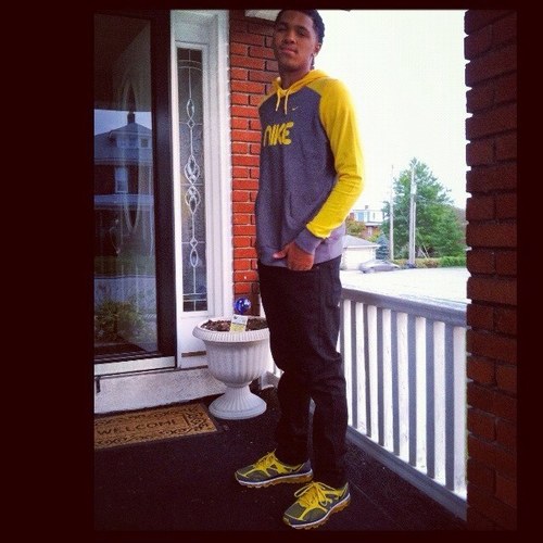 and im only 17. and im the sh*t, now look at me #ballislife #TeamCurls #iHoop IG: Mr_TooSmoove23