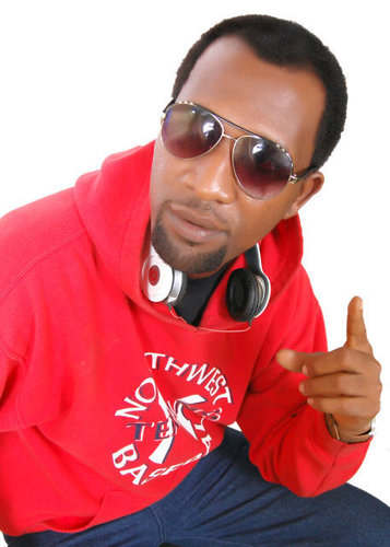 A Lyricist Dat'd Kick U Around d Curve If U'r A Faker!#WeCalmTheStreetz