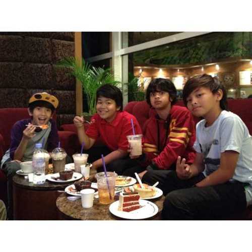 Love and Support @iqbaale and @coboyjr♥ || COmate ? Follow us ;)