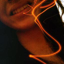 Eu sou
Amor e carinho constante
distraída até o bastante
não paro por instante--'
