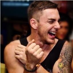 Hi, I'm Joe, I'm Nick, I'm Kevin! And we are the @JonasBrothers!
All I want in my life is a hug by @ShannonLeto.
I love the man in the suitcase. @adamlevine